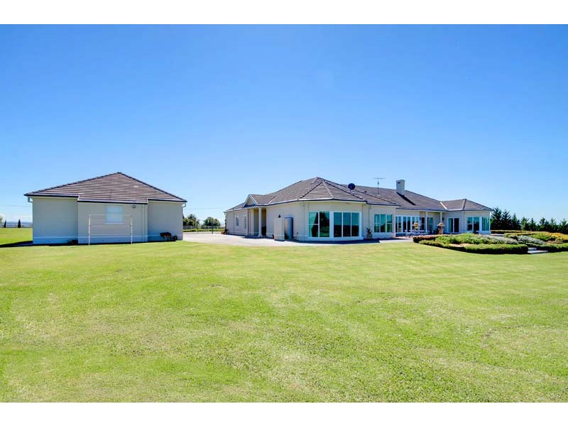 269  Donalds Range Road, Razorback NSW 2571