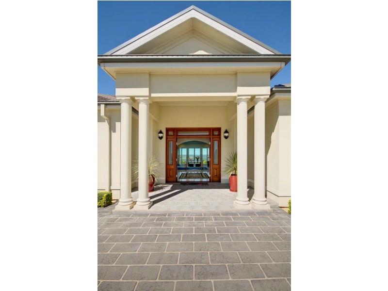 269  Donalds Range Road, Razorback NSW 2571