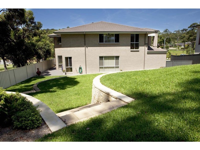 27 Warburton Close, Macquarie Hills NSW 2285