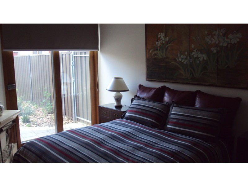 8 Lochiel Parkway, Campbelltown SA 5074