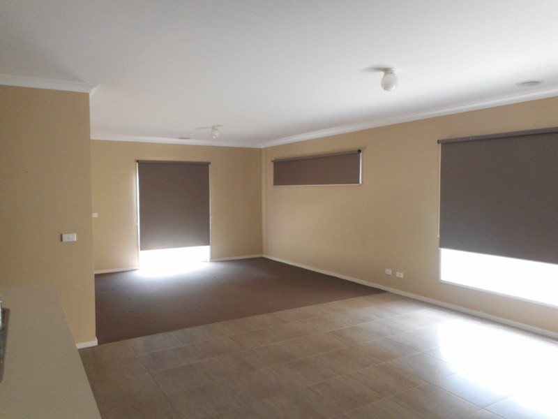 8  Saffron Place, Point Cook VIC 3030