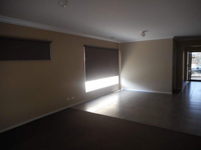 8  Saffron Place, Point Cook VIC 3030