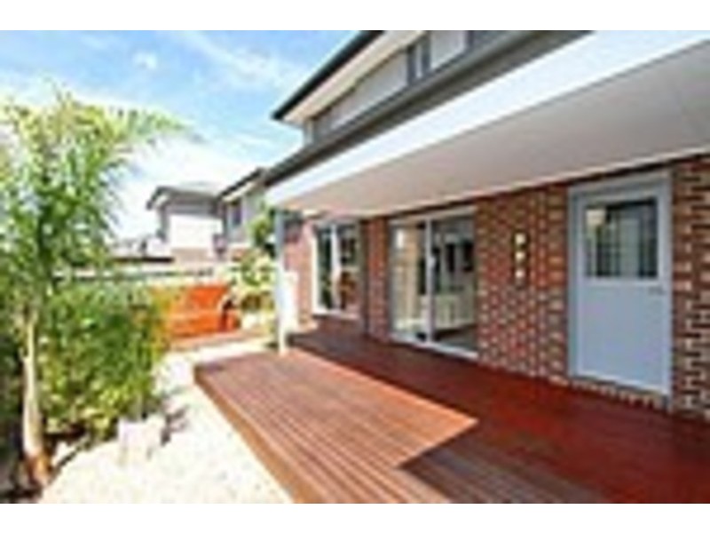 2/5 Normanby Street, Sydenham VIC 3037