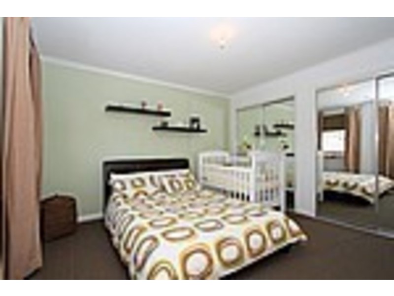 2/5 Normanby Street, Sydenham VIC 3037