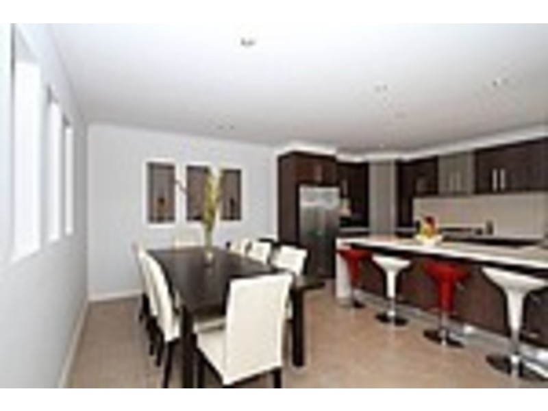 2/5 Normanby Street, Sydenham VIC 3037