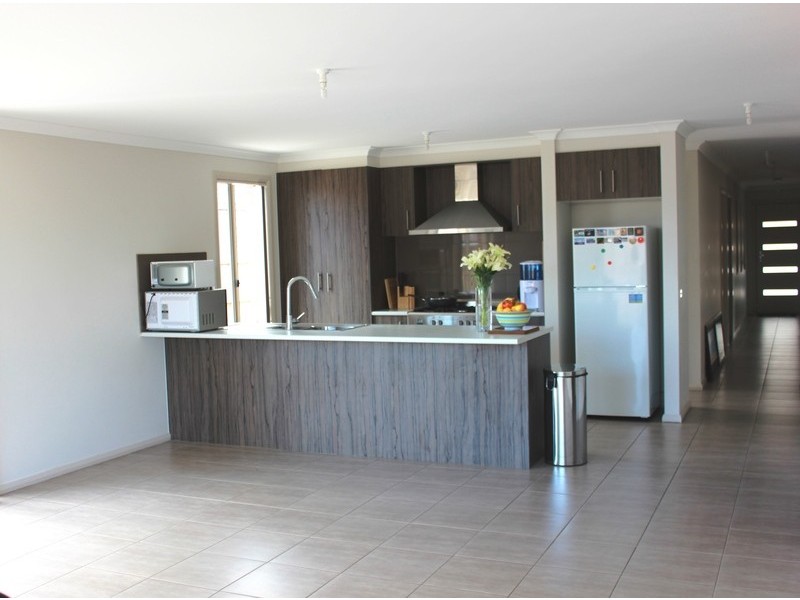 17 Carramar Drive, Melton West VIC 3337