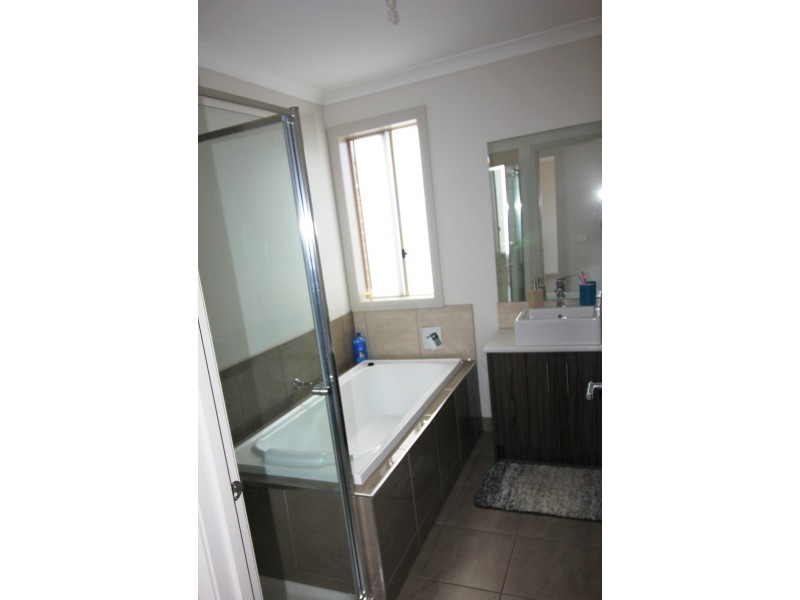 17 Carramar Drive, Melton West VIC 3337