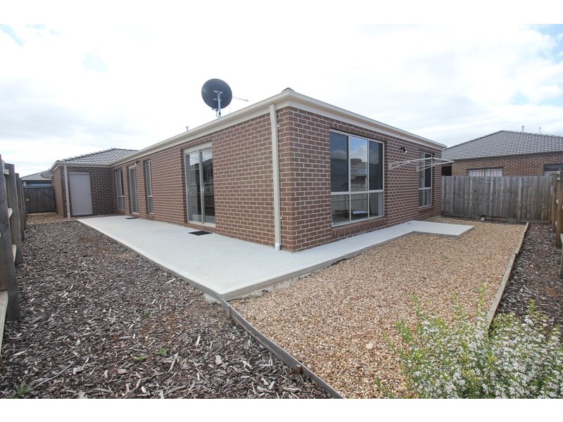 17 Carramar Drive, Melton West VIC 3337