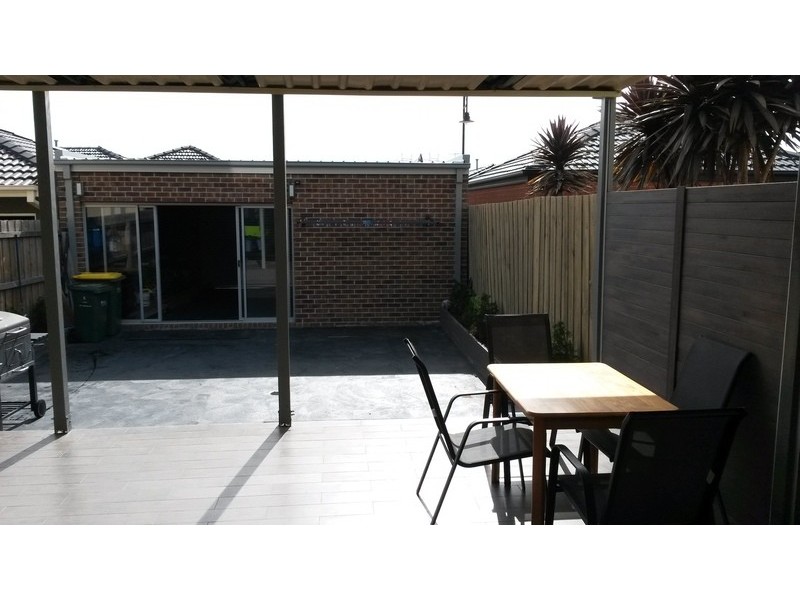 5 Knoll Walk, Epping VIC 3076