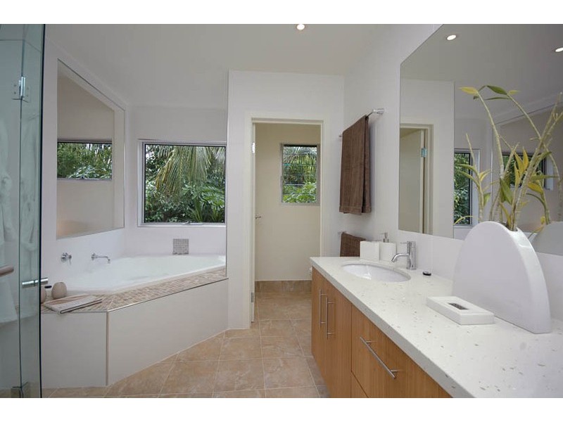 2/117  Laguna Avenue, Palm Beach QLD 4221