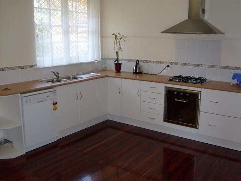 34 Upton Street, St James WA 6102