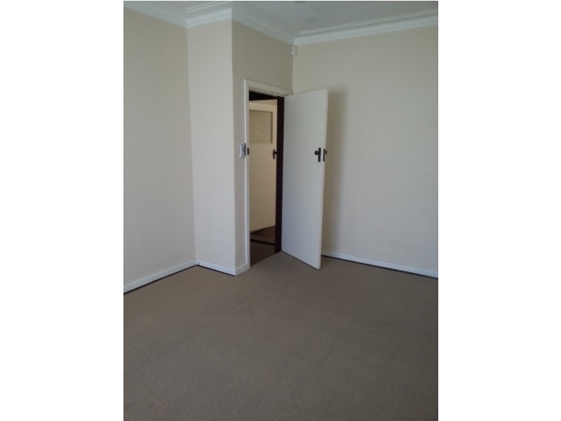 34 Upton Street, St James WA 6102