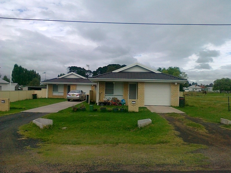207-207A Lambeth St, Glen Innes NSW 2370