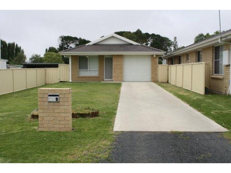 207-207A Lambeth St, Glen Innes NSW 2370