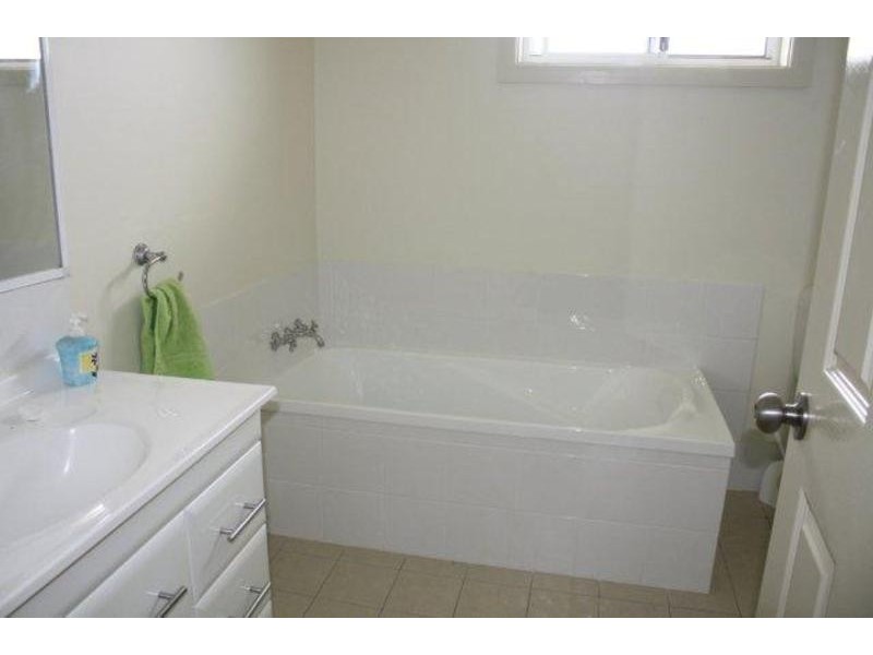 207-207A Lambeth St, Glen Innes NSW 2370