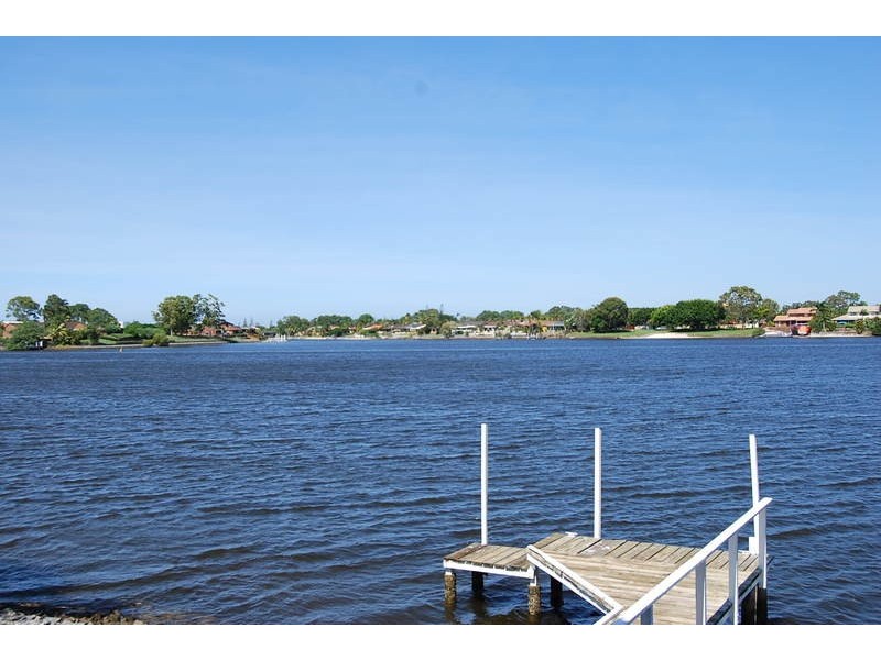 20 Compass court, Mermaid Waters QLD 4218
