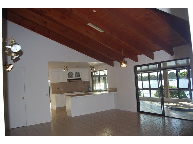 20 Compass court, Mermaid Waters QLD 4218