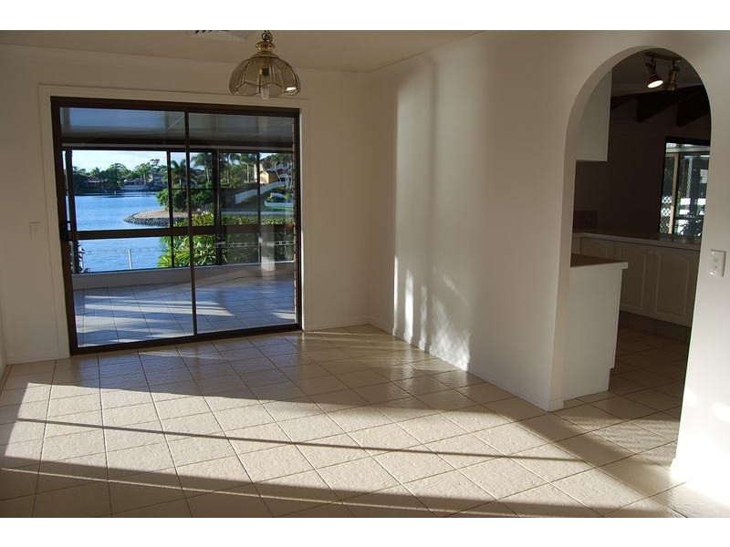 20 Compass court, Mermaid Waters QLD 4218
