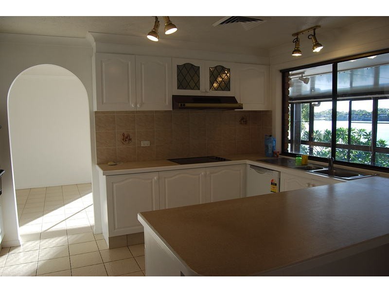 20 Compass court, Mermaid Waters QLD 4218
