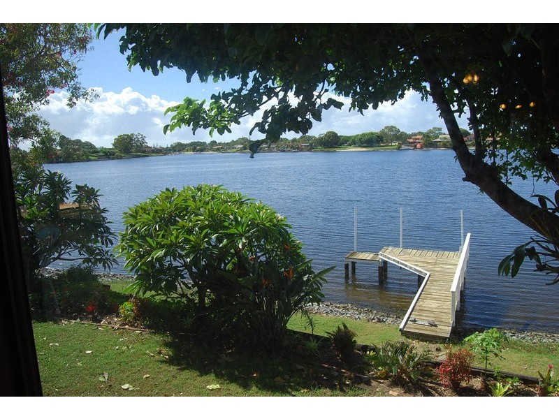 20 Compass court, Mermaid Waters QLD 4218