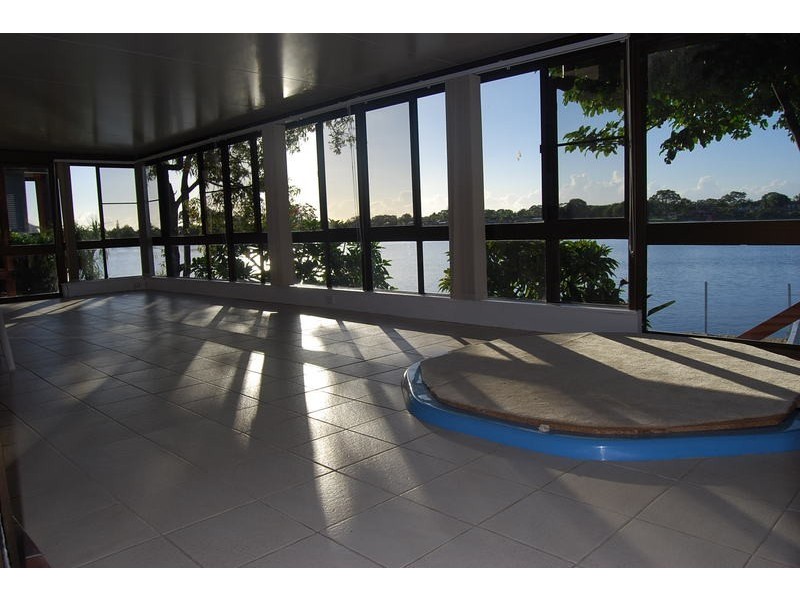 20 Compass court, Mermaid Waters QLD 4218