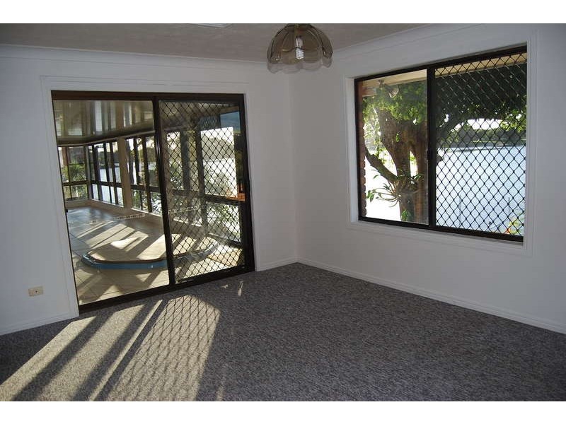 20 Compass court, Mermaid Waters QLD 4218