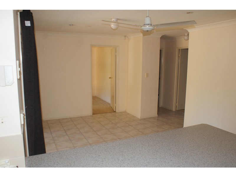 2  Errol Flynn Ct, Parkwood QLD 4214