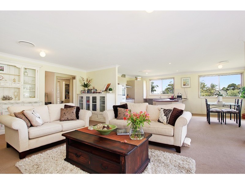 14 Warburton Close, Macquarie Hills NSW 2285