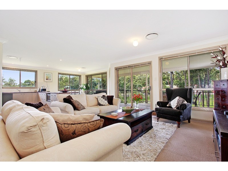 14 Warburton Close, Macquarie Hills NSW 2285