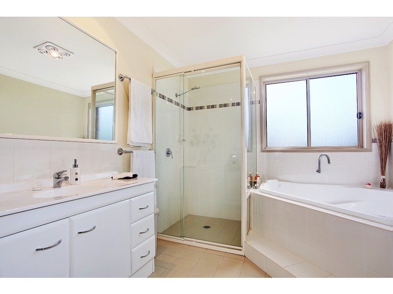 14 Warburton Close, Macquarie Hills NSW 2285