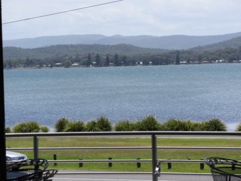 2/562  The Esplanade, Warners Bay NSW 2282