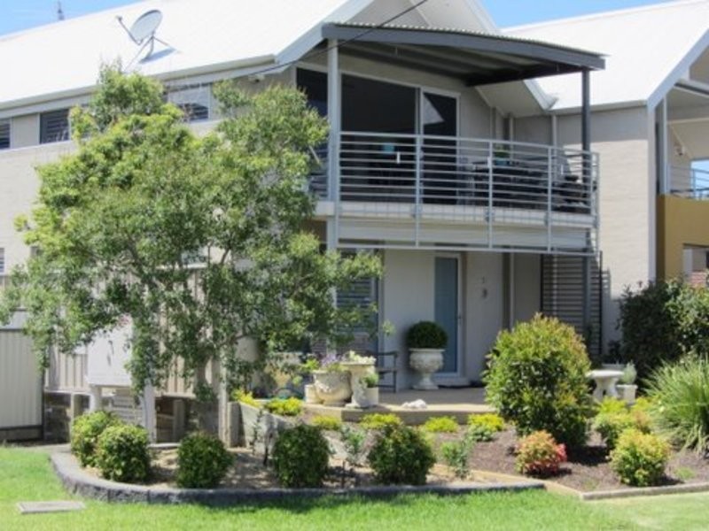 2/562  The Esplanade, Warners Bay NSW 2282