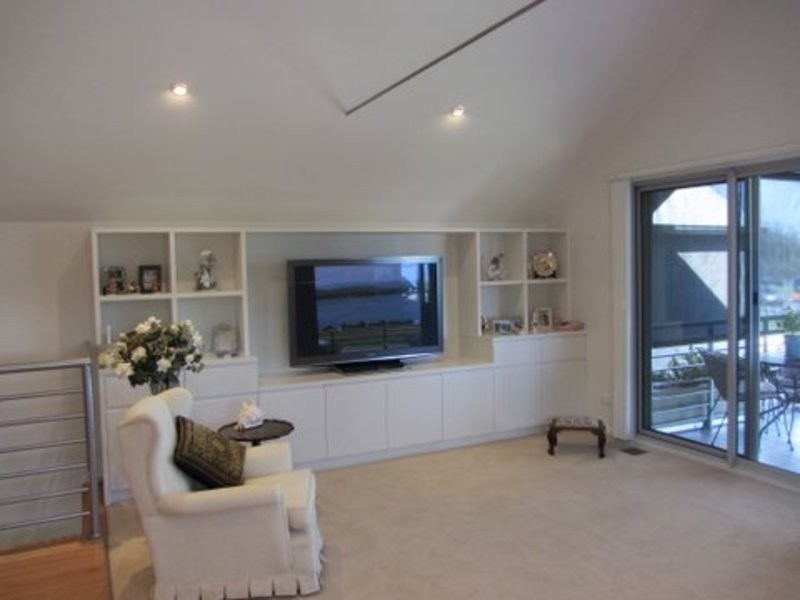 2/562  The Esplanade, Warners Bay NSW 2282