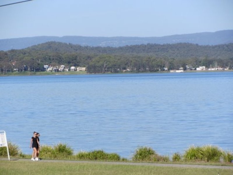 2/562  The Esplanade, Warners Bay NSW 2282