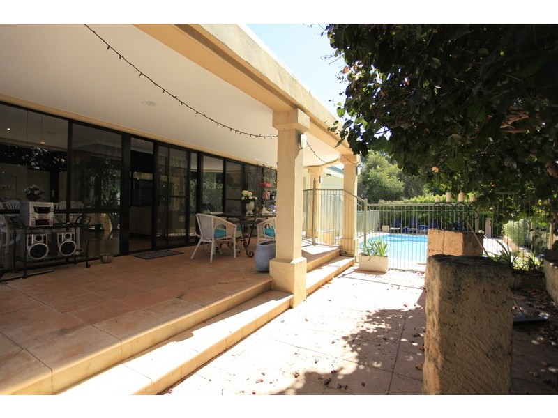 4 Hesperia Ave, City Beach WA 6015