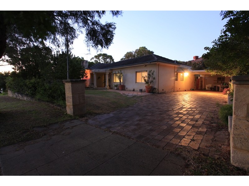 4 Hesperia Ave, City Beach WA 6015