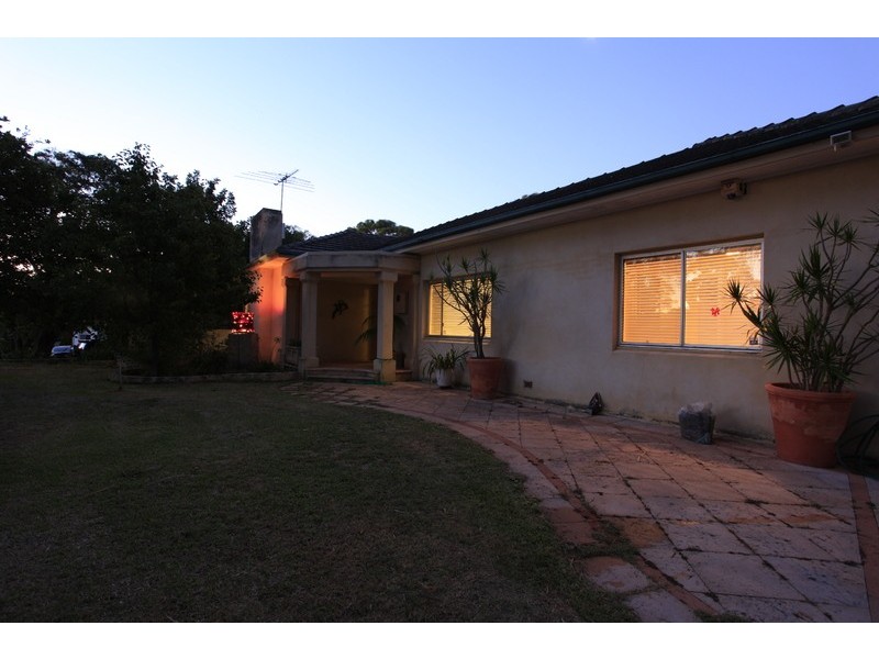 4 Hesperia Ave, City Beach WA 6015