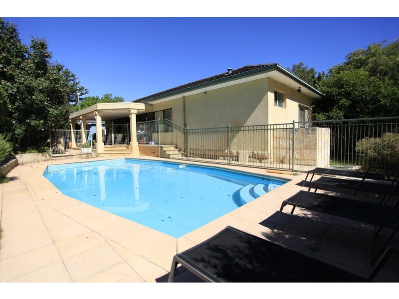 4 Hesperia Ave, City Beach WA 6015