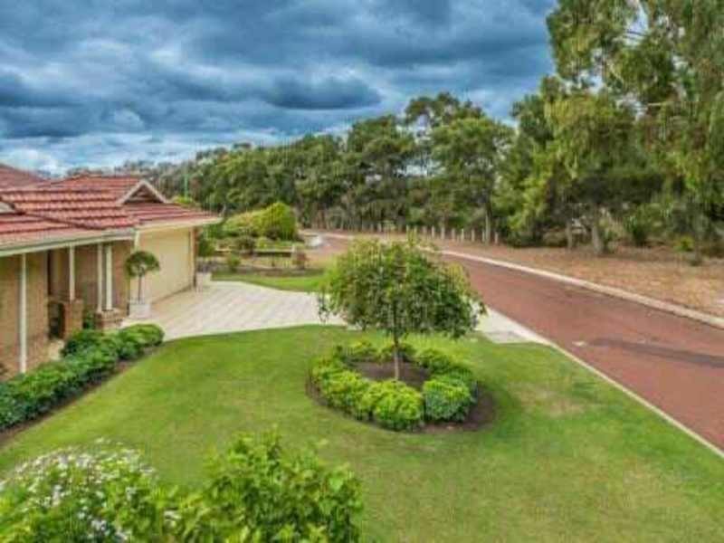 9 Bethany Gardens, Iluka WA 6028