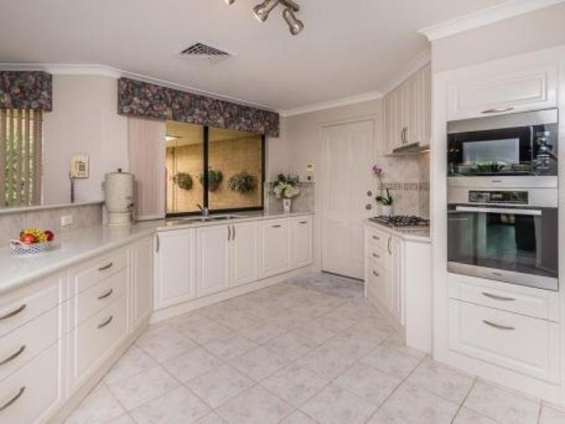 9 Bethany Gardens, Iluka WA 6028