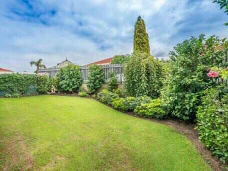 9 Bethany Gardens, Iluka WA 6028