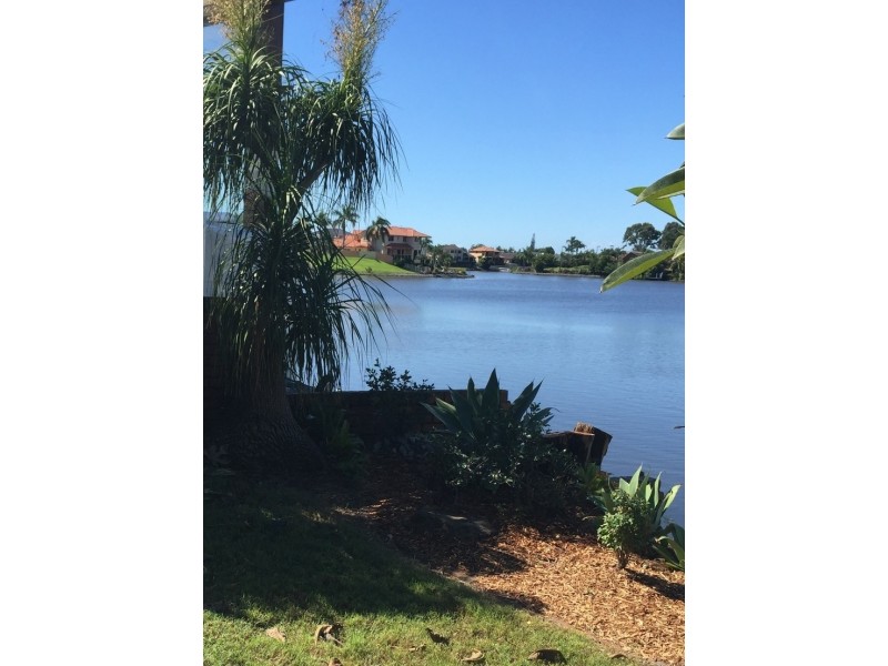 20 Compass Court, Mermaid Waters QLD 4218