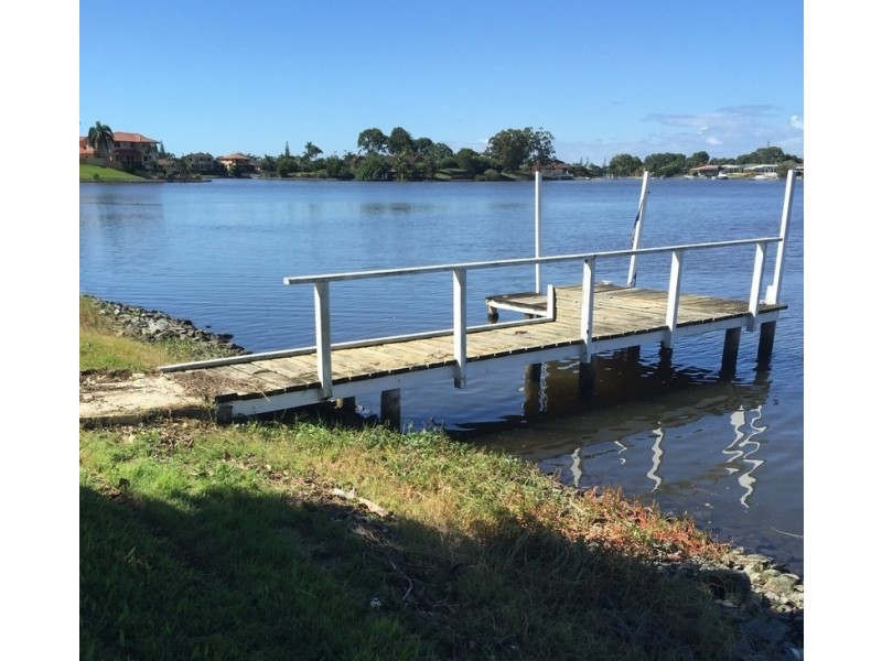 20 Compass Court, Mermaid Waters QLD 4218