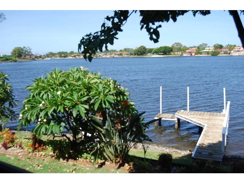 20 Compass Court, Mermaid Waters QLD 4218