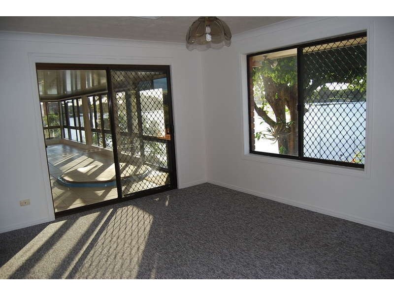 20 Compass Court, Mermaid Waters QLD 4218