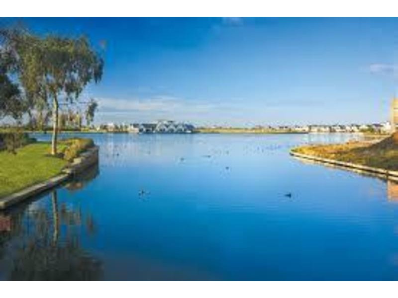 33 Broadbeach Circuit, Point Cook VIC 3030