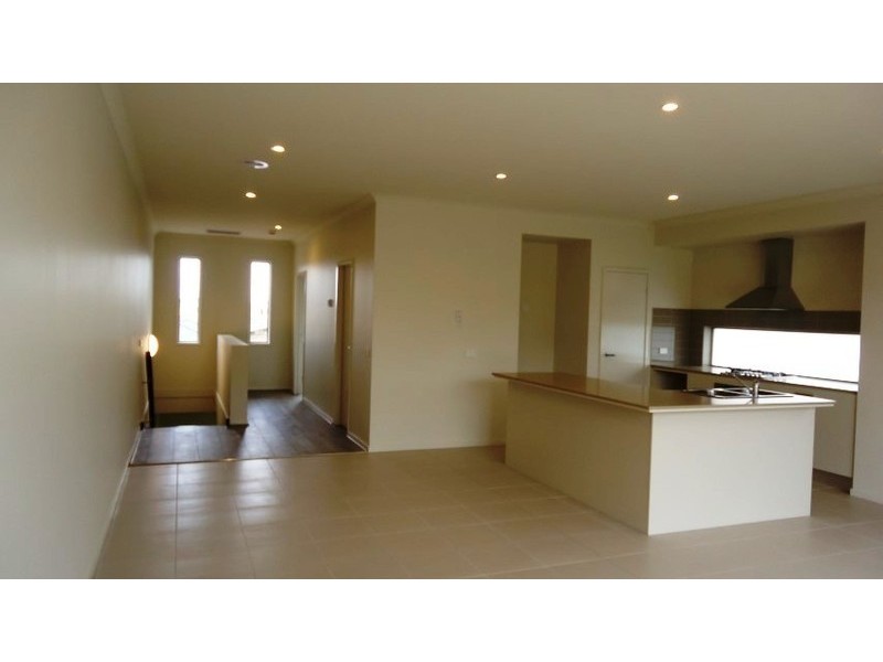 33 Broadbeach Circuit, Point Cook VIC 3030
