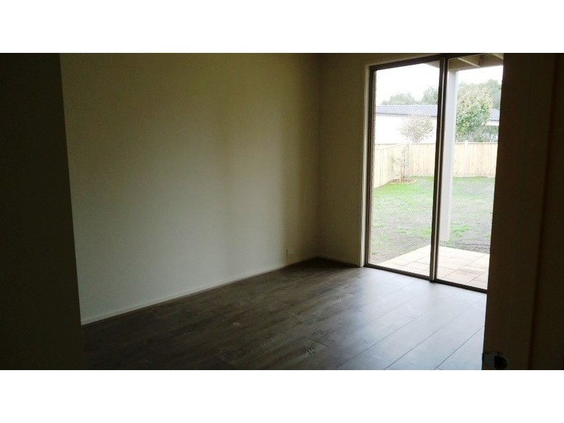 33 Broadbeach Circuit, Point Cook VIC 3030