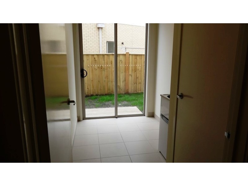 33 Broadbeach Circuit, Point Cook VIC 3030