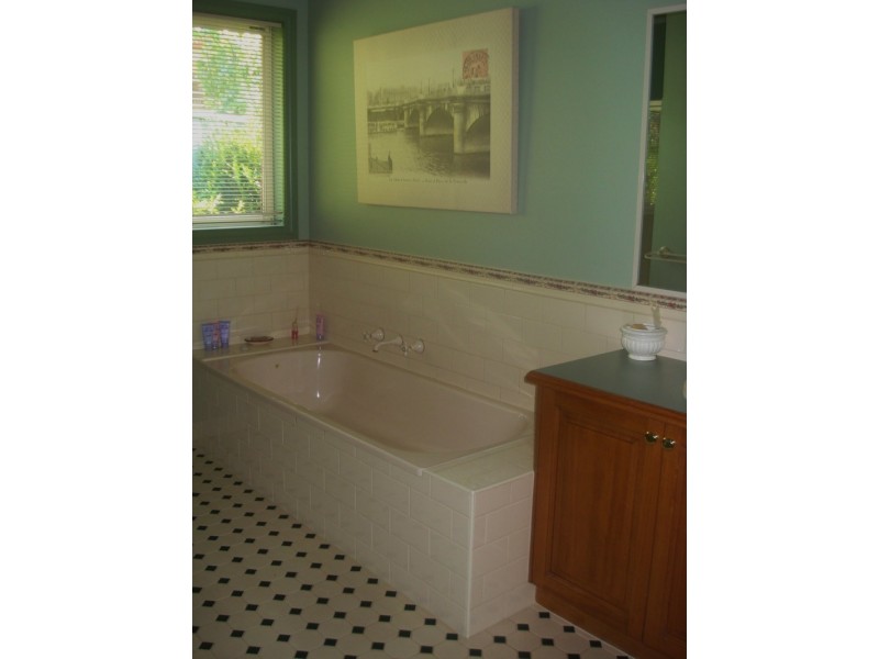 9 Bourke Drive, Bendigo VIC 3550